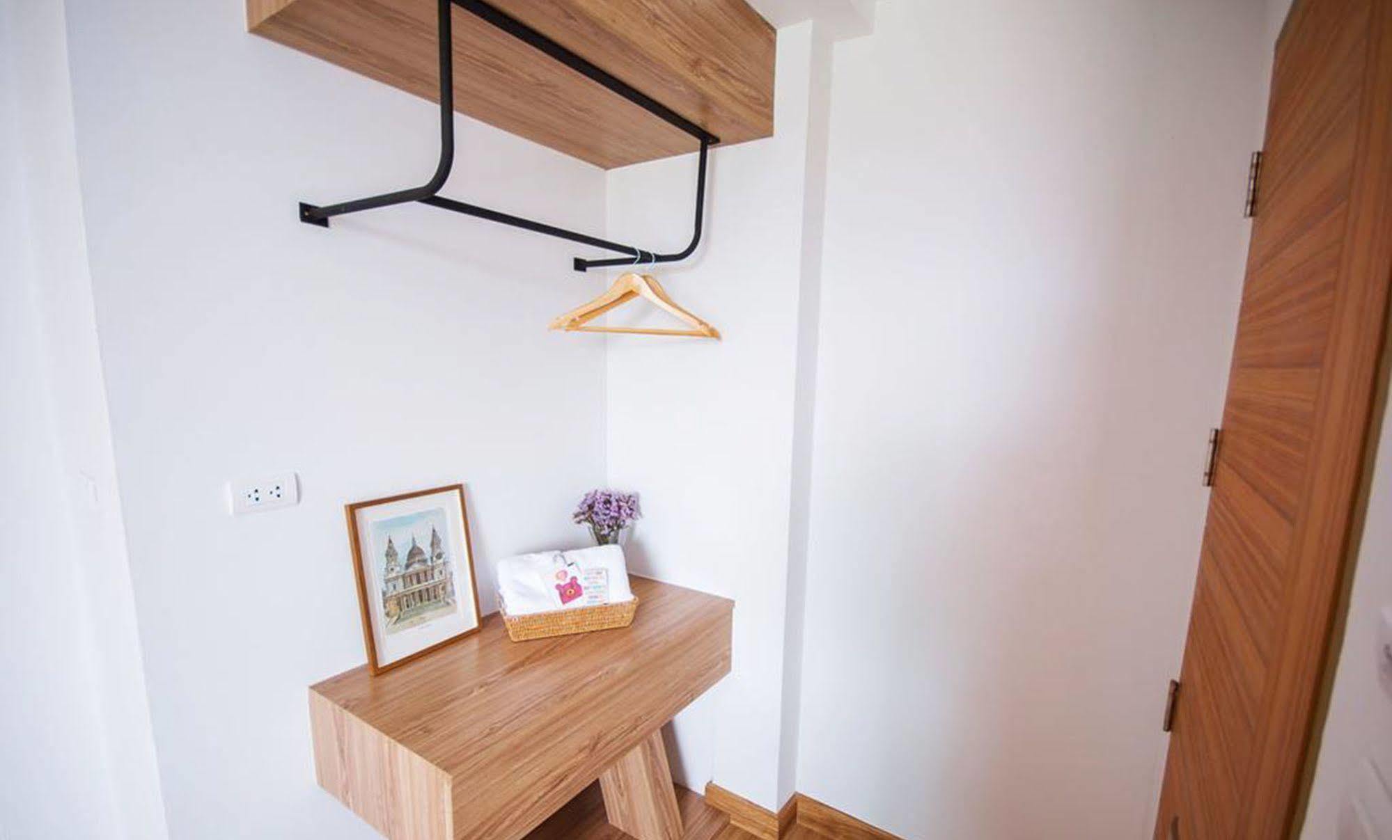 The Logbook Room And Cafe' Chonburi Ngoại thất bức ảnh