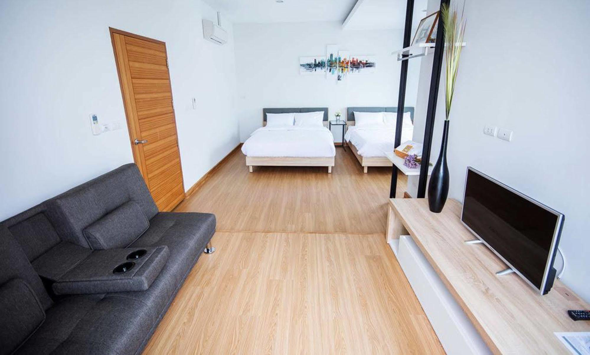 The Logbook Room And Cafe' Chonburi Ngoại thất bức ảnh