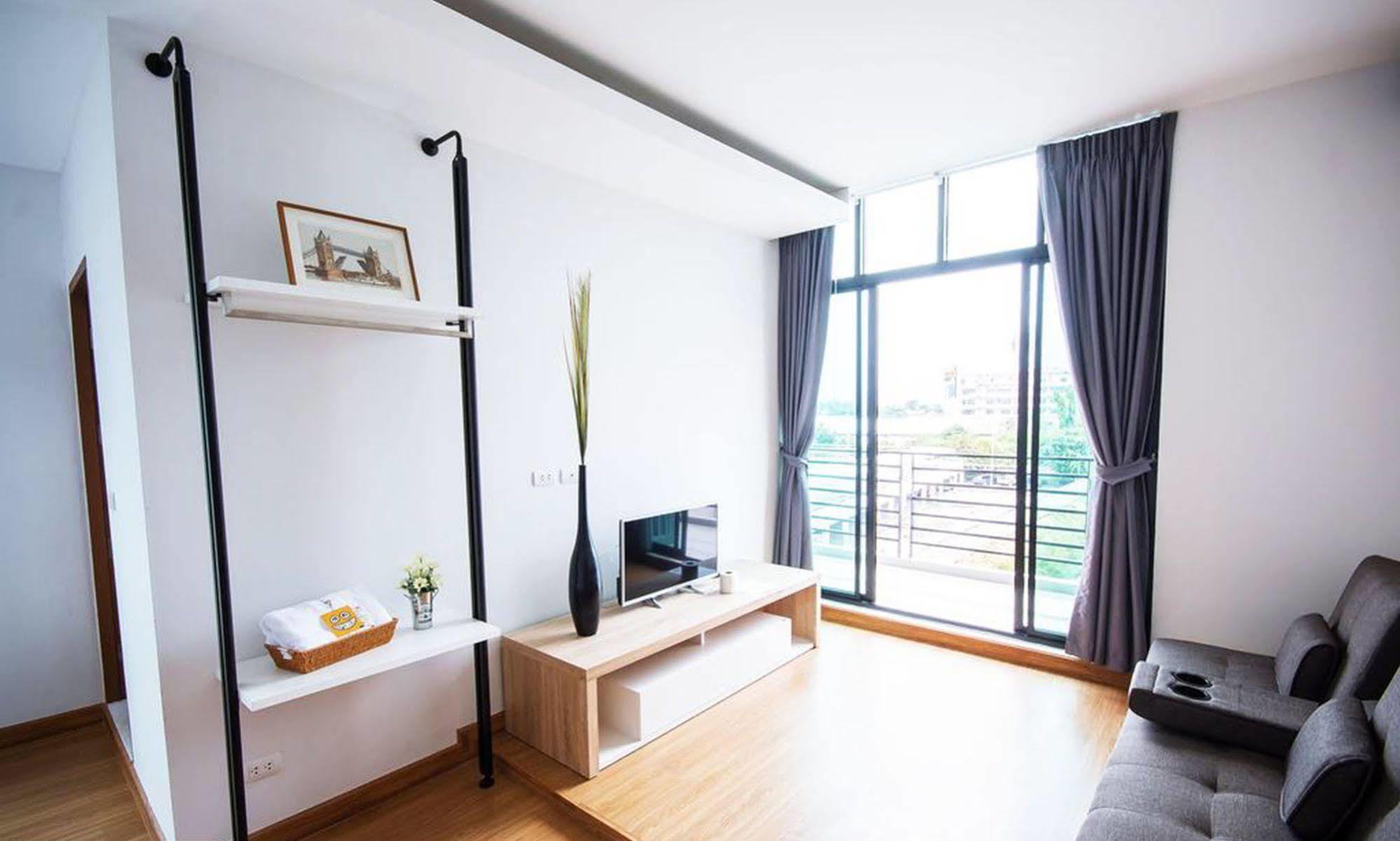 The Logbook Room And Cafe' Chonburi Ngoại thất bức ảnh