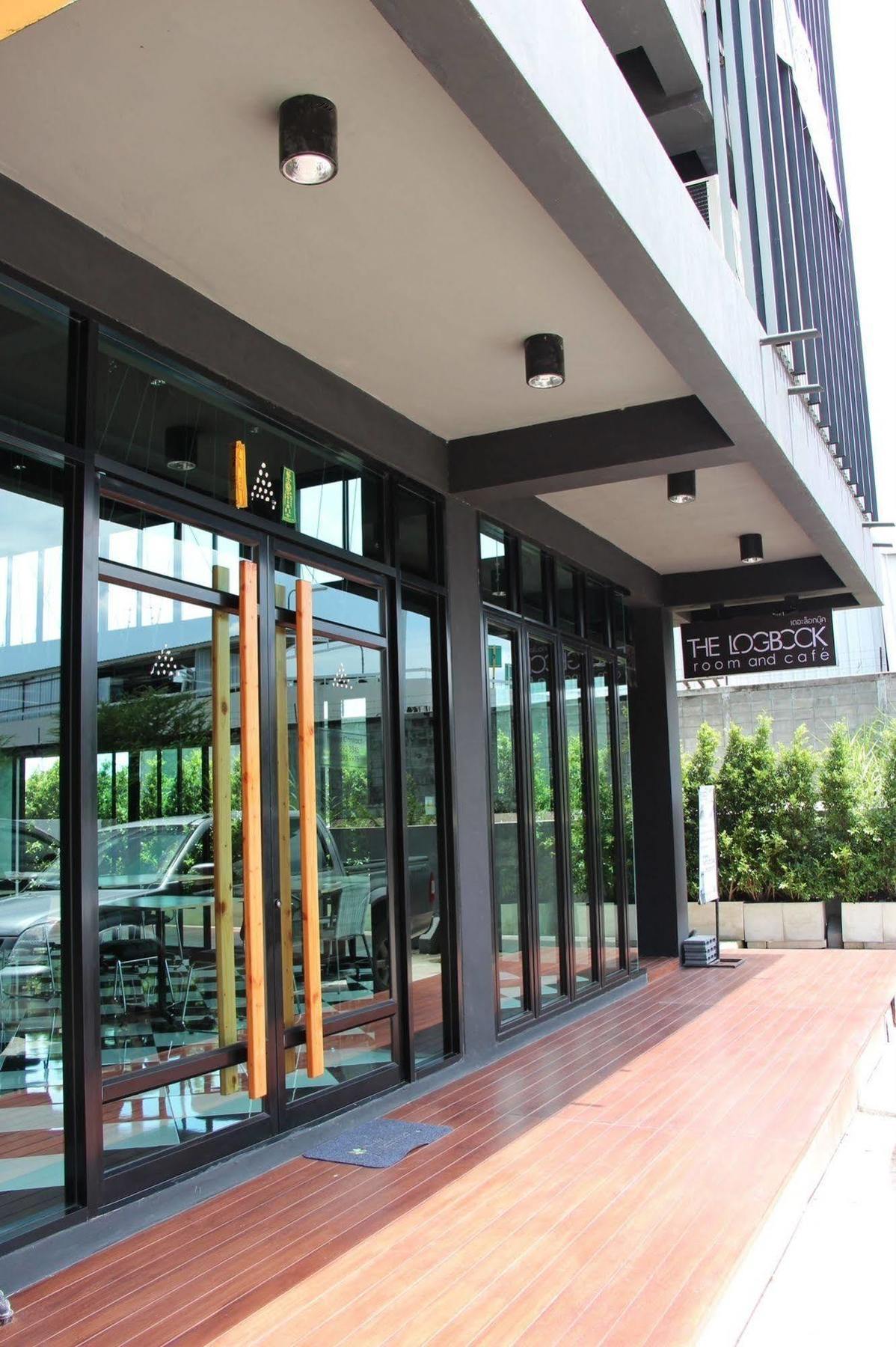 The Logbook Room And Cafe' Chonburi Ngoại thất bức ảnh
