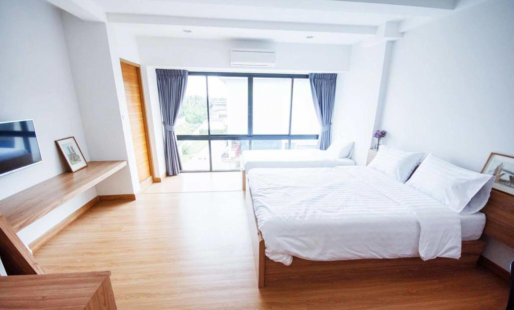 The Logbook Room And Cafe' Chonburi Ngoại thất bức ảnh