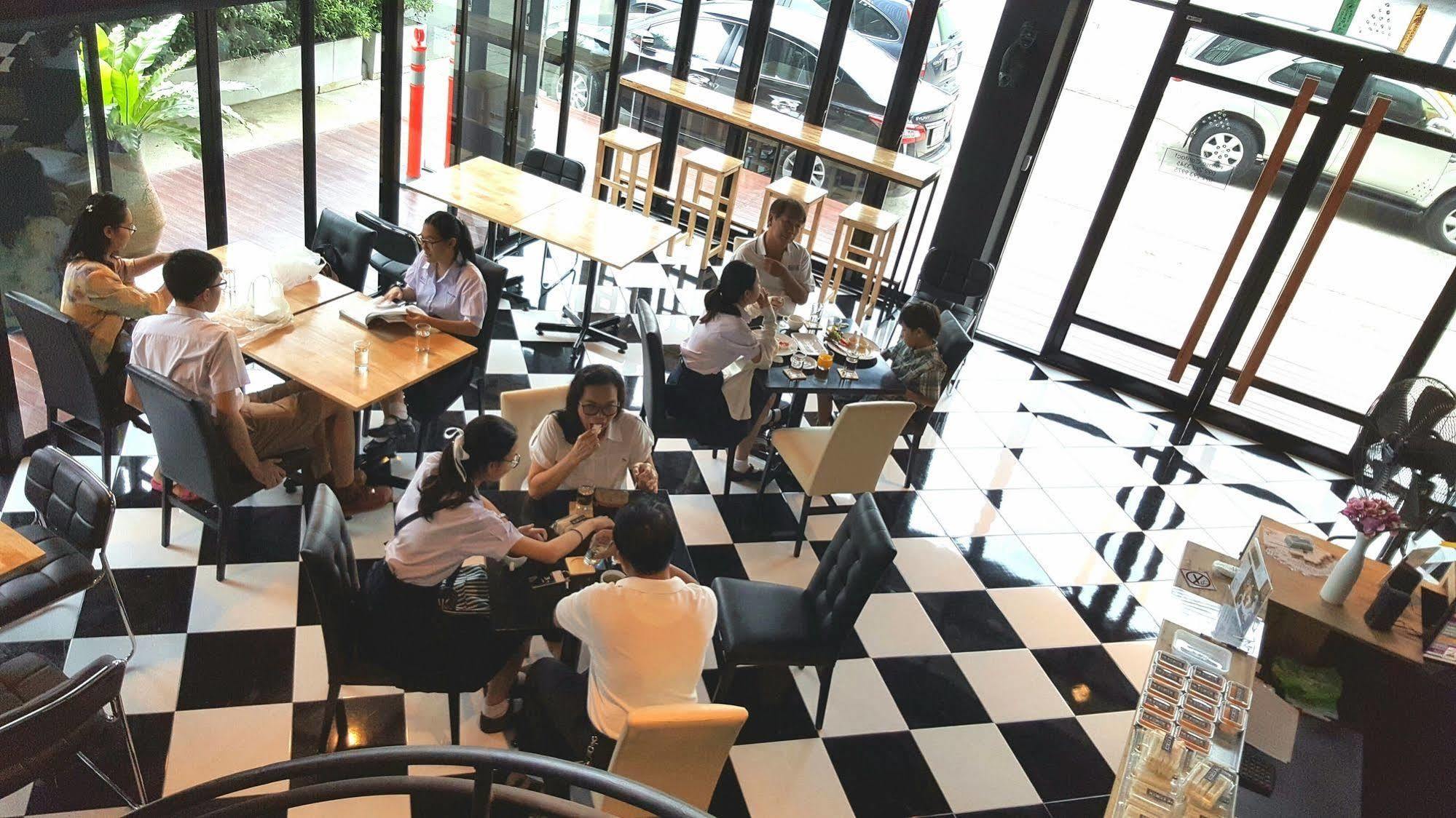 The Logbook Room And Cafe' Chonburi Ngoại thất bức ảnh