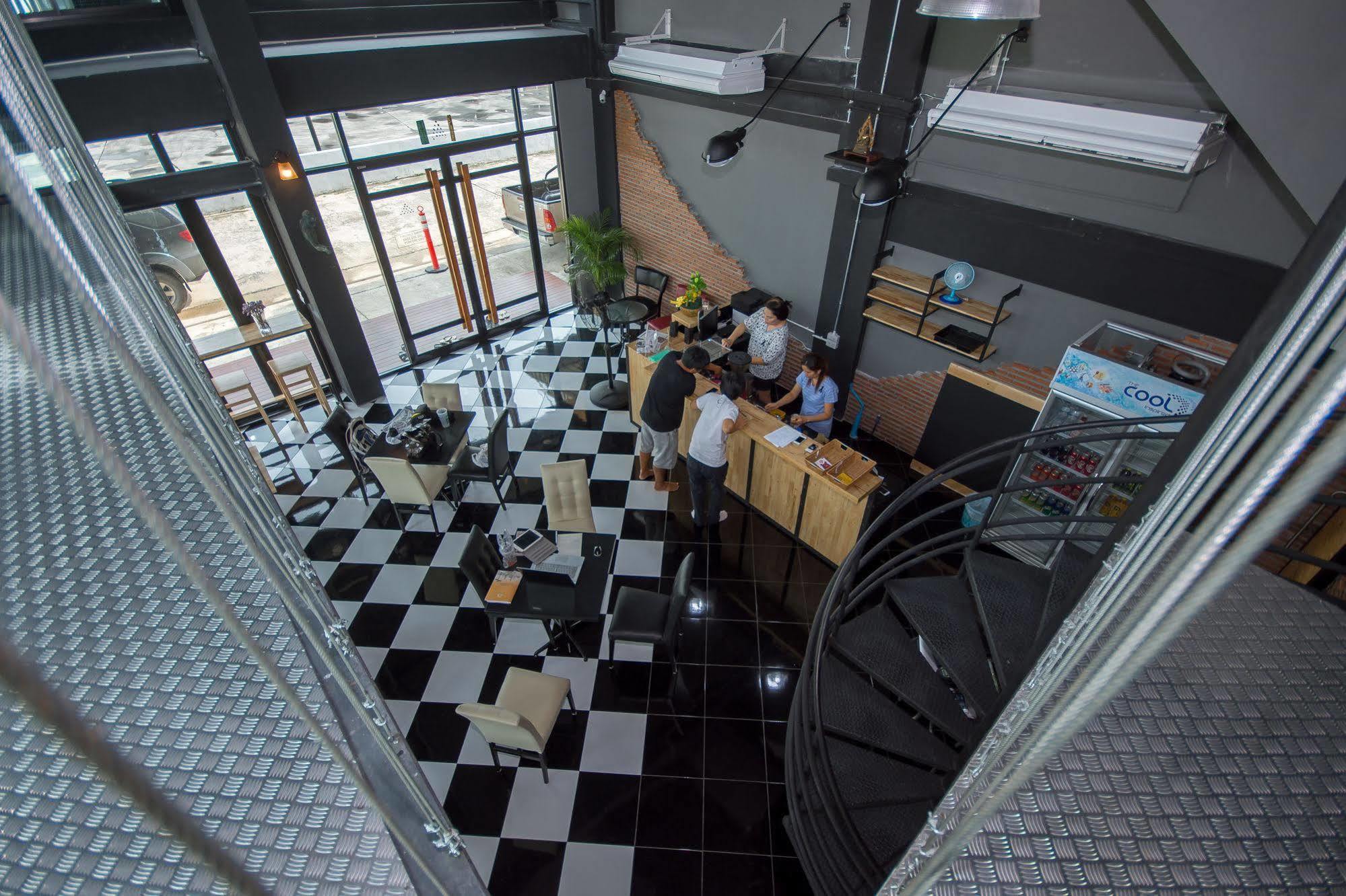 The Logbook Room And Cafe' Chonburi Ngoại thất bức ảnh
