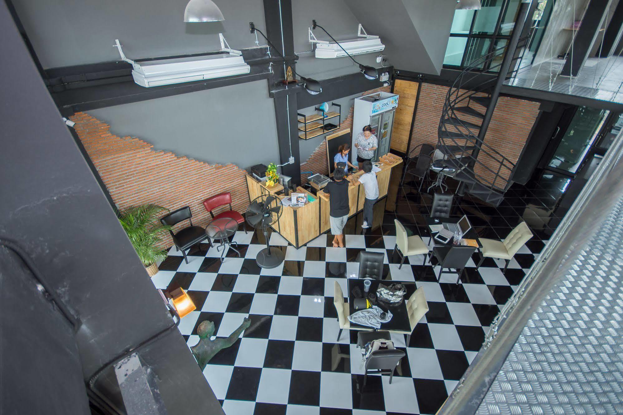The Logbook Room And Cafe' Chonburi Ngoại thất bức ảnh